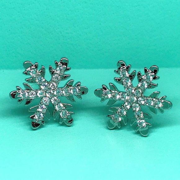 ellewrobs Jewelry - Dainty Silver Diamond Snowflake Stud Earrings